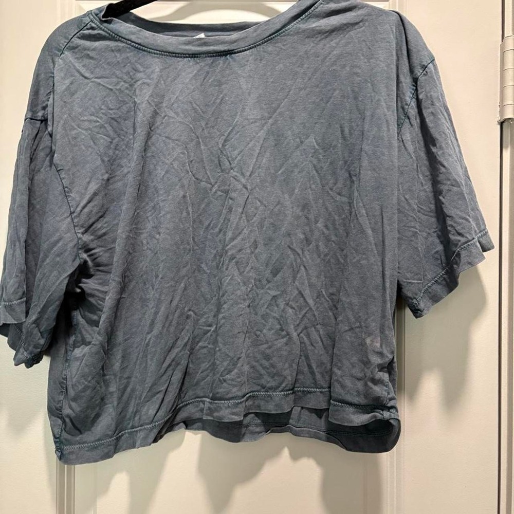 Z by Zella gray/blue cropped tee